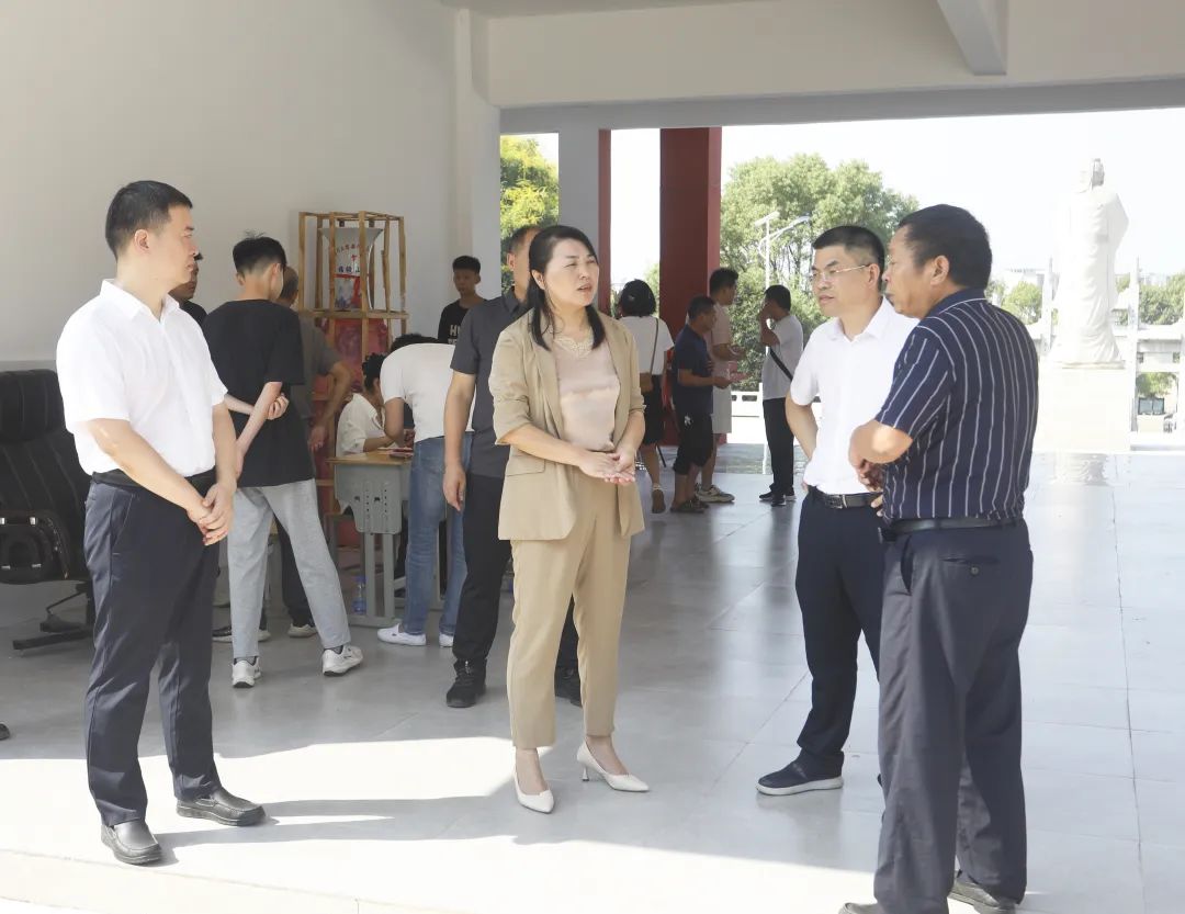 陳愛紅調研督導秋季開學相關工作